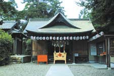 3本足の「ヤタガラス」の描かれた絵馬がある本宮神社（本宮町）