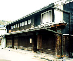 ���Ɍ���Ò����Í`�̒��ʂ�ɂ��鋌��