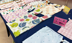 VR体験に並ぶお客様