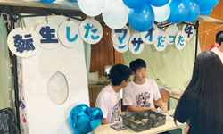 VR体験に並ぶお客様