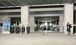 令和5年_プロジェクションマッピングの商品販売様子