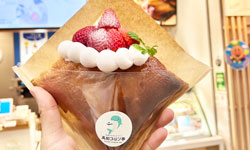 共同開発した「恋するいちごパイ」