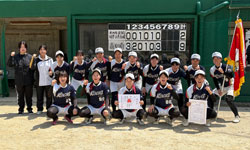 春季大会で優勝した女子ソフトボール部員たち