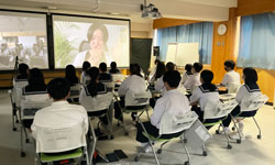 商業デザインの授業の様子