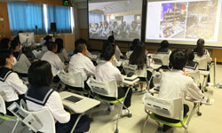 商業デザインの授業の様子
