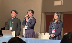 サミットに参加する生徒たち