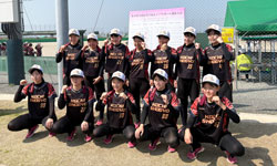 女子ソフトボールの生徒たち