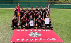 女子ソフトボール部員たち