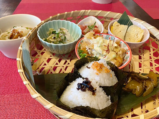 [写真]お昼の営業時に食べることのできる「さるはしランチ」！
