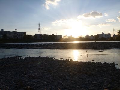 秋の夕暮れの鏡川