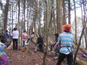 工石山春の登山と写真撮影教室の様子1