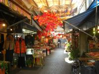 魚の棚商店街を北からみた写真