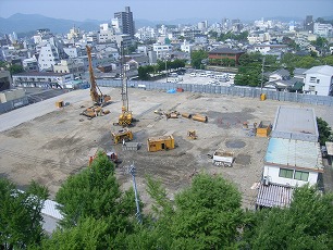 既存杭撤去工事の様子