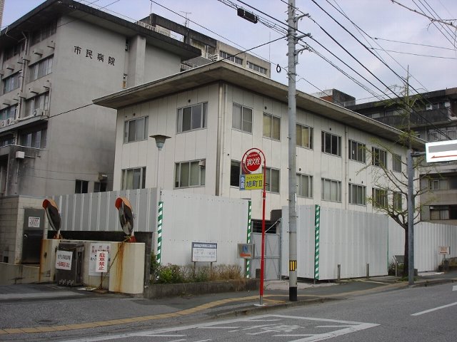 本館(南東から)