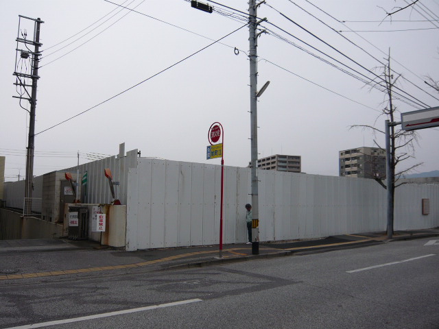 本館(南東から)