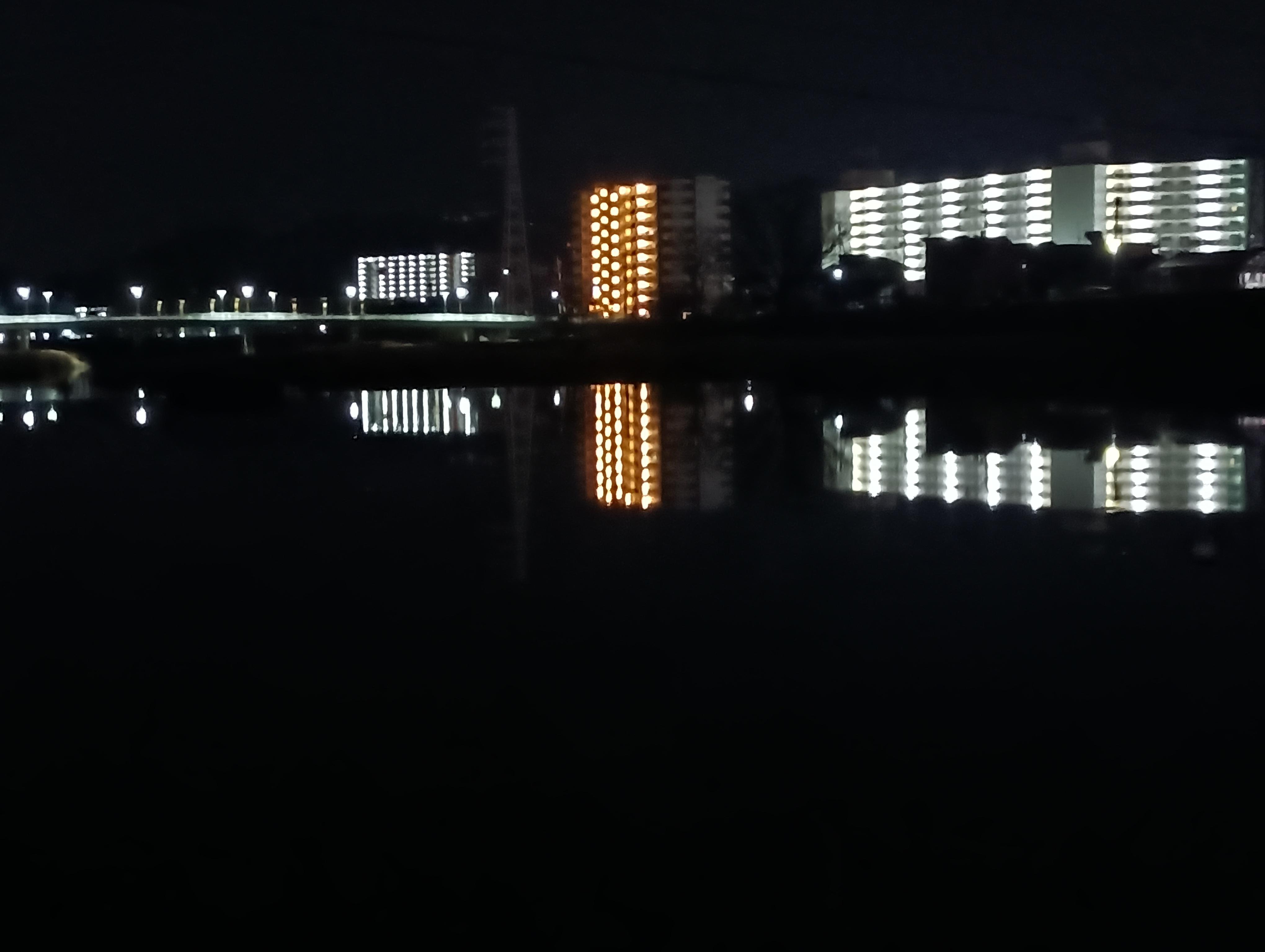 鏡みたいな鏡川