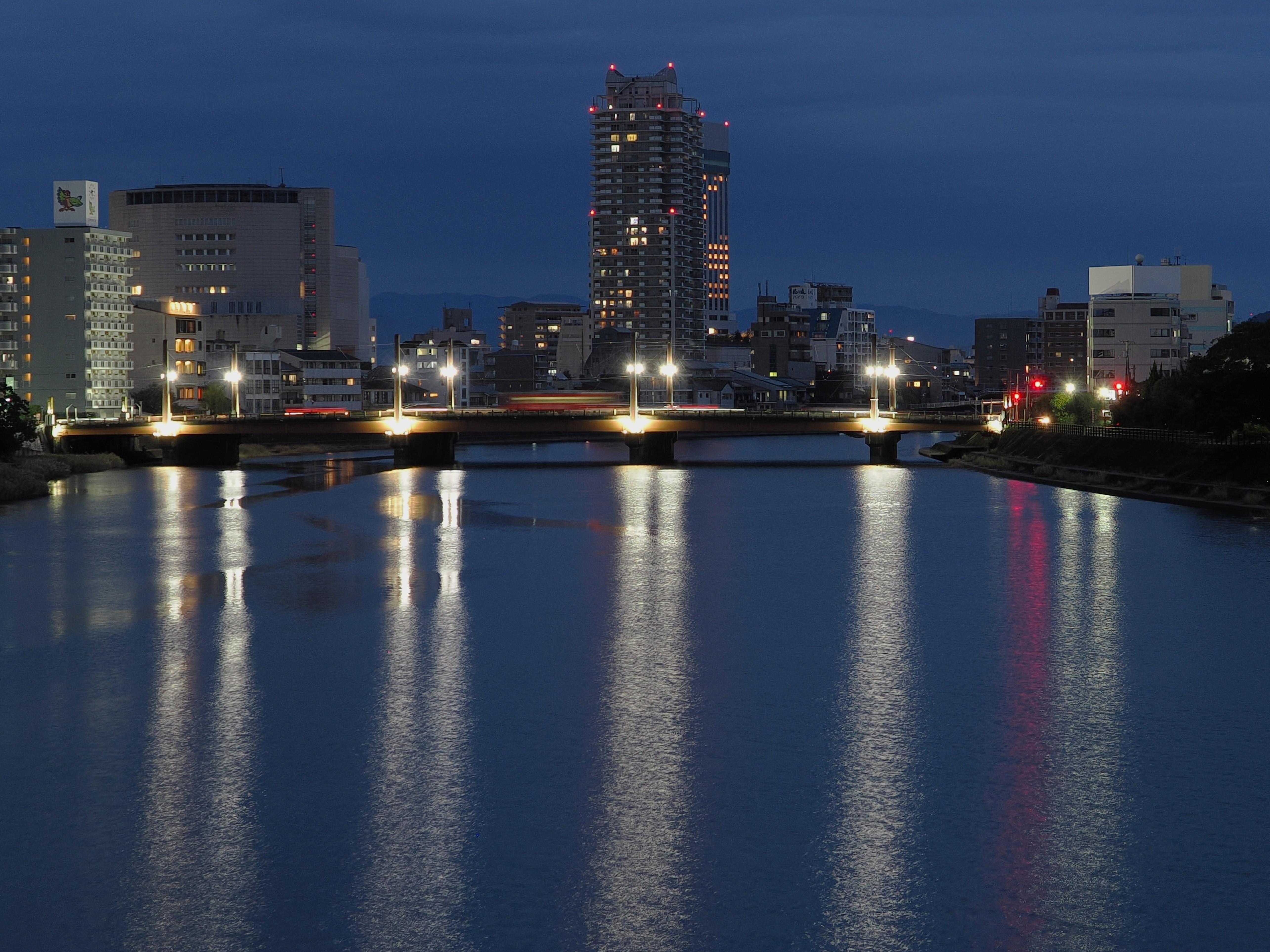 川面を吹く風にあたりながら