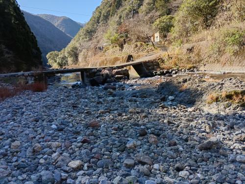 渇水の桑尾沈下橋
