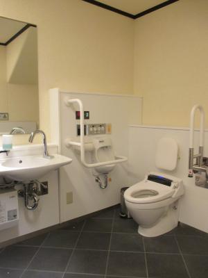 城博1階多目的トイレ1