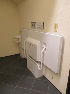 城博1階多目的トイレ2