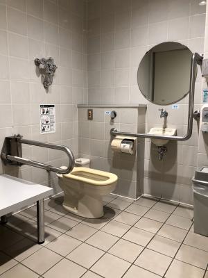 車いす用トイレ