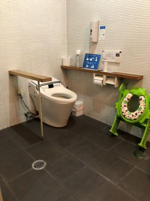 車いす対応トイレ