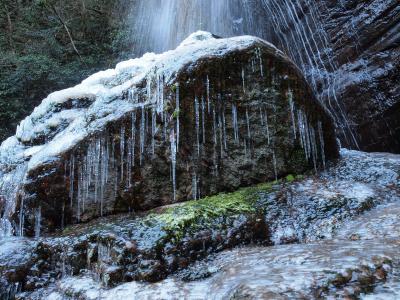 凍りついた平家の滝