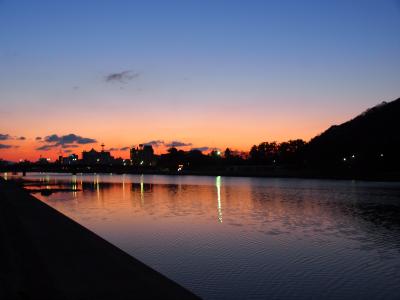 夜明け前の鏡川