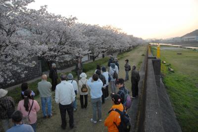 築屋敷の桜並木　講義風景