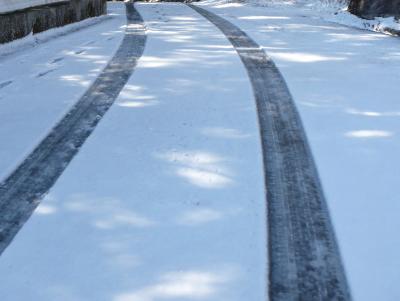 雪の積もった道